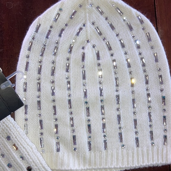 NWT hat and scarf bundle - Picture 6 of 6